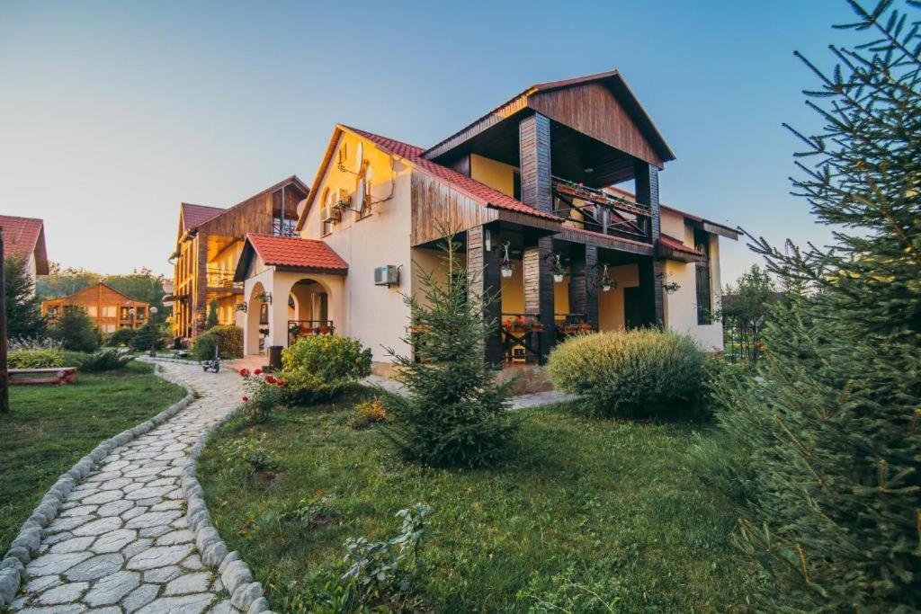 Котедж-Парк Славна Okhtyrka Exterior photo